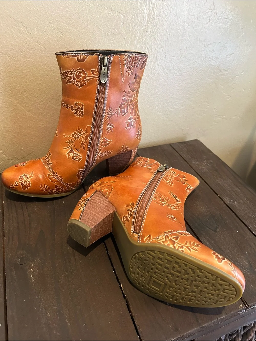 Spring Step L’Artiste Folka Size 37 Leather Embossed Ankle Boot